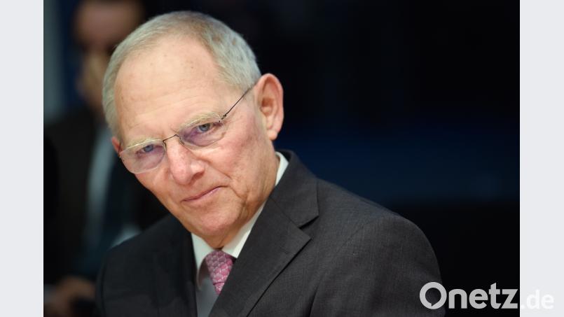 „Es geht um den Umgang von Mensch zu Mensch – und seit dem Nationalsozialismus wissen wir: Anstand entscheidet sich an dem Bild, das wir vom Menschen haben. Die Anerkennung der Würde des Gegenübers ist unverzichtbar, um anständig zu handeln“,  sagte Bundestagspräsident  Wolfgang Schäuble (CDU) bei seiner Gedächtnisvorlesung an der Münchener Ludwig-Maximilians-Universität zur Erinnerung an die &quot;Weiße Rose&quot; im April 2018. Gregor Fischer/dpa