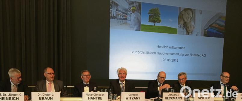 Mit mehr als 98 Prozent Zustimmung entlasteten die Aktionäre bei der Hauptversammlung Aufsichtsrat und Vorstand. In der Mitte Aufsichtsratschef Gerhard Witzany, rechts von ihm Vorstandsvorsitzender Johannes Heckmann mit Finanzvorstand Günther Spitzer und Dr. Michael Klimes, Vorstand Operatives Geschäft. Clemens Fütterer