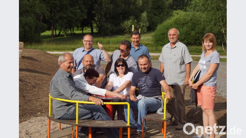 Das Areal rund um das neugestaltete Moorbad rückten die Bürgermeister aus dem Schönseer Land und dem benachbarten Tschechien in den Mittelpunkt ihrer Besprechung. Beim Deutsch-Tschechischen Partnertreff wurde auch so manches Spielgerät getestet. mmj