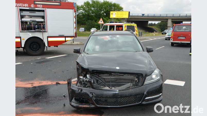 Bei einem schweren Verkehrsunfall an der Wieselriether Kreuzung wurden eine Person schwer und zwei Beteiligte mittelschwer verletzt. dob