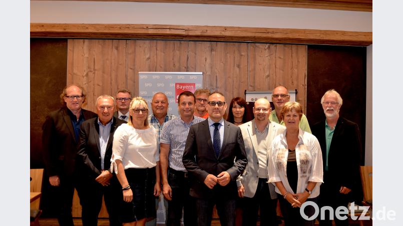 Der Vorstand der SPD Sulzbach-Rosenberg zusammen mit Bürgermeister Michael Göth, Landtagskandidat Uwe Bergmann und dem Europaabgeordneten Ismael Ertug phl