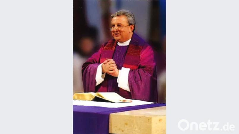 Der frühere Oberviechtacher Stadtpfarrer BGR Berthold Helgert feierte sein Jubiläum "40 Jahre Priester" in der Wallfahrtskirche in Sossau/Straubing. exb
