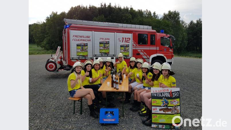 Die Vorbereitungen zum Jubiläum der Eslarner Feuerwehr laufen auf Hochtouren. Die Festdamen drehen dafür einen Film. gz