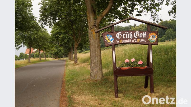 Die Begrüßungstafel in der Felix-Allee wird immer wieder von Unbekannten verwüstet. arw