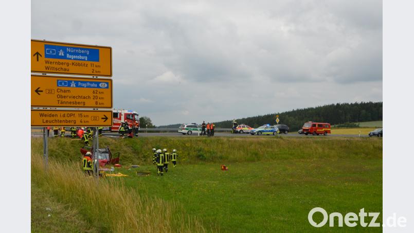 Bei einem schweren Verkehrsunfall an der Wieselriether Kreuzung wurden eine Person schwer und zwei Beteiligte mittelschwer verletzt. dob