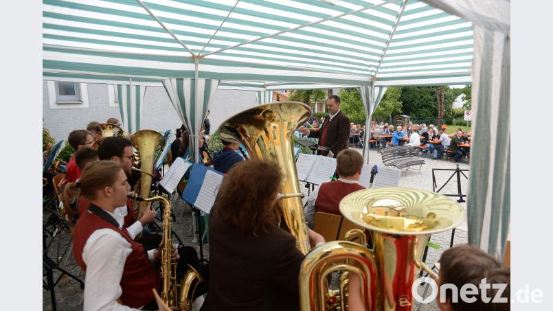 Brunnenfest der Musikkapelle Ursensollen. brü