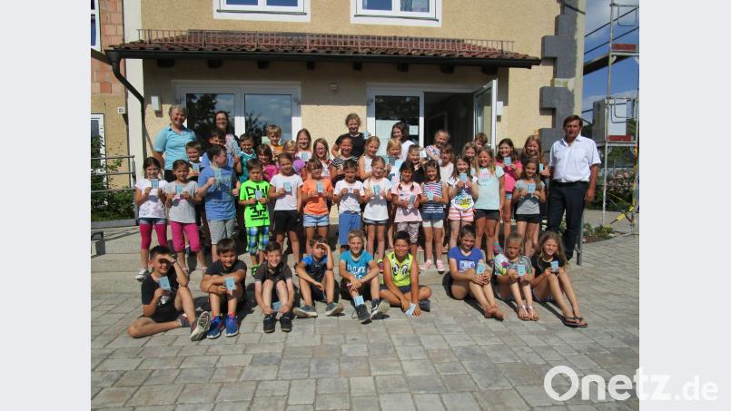 Viele Schüler der Grundschule „Am Rauhen Kulm“ sind jetzt Schwimmer mit Abzeichen. Bild: ffz