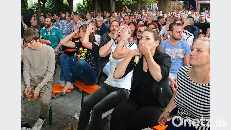 Enttäuschte Gesichter beim Public-Viewing im Wild Vaitl Amberg. Petra Hartl