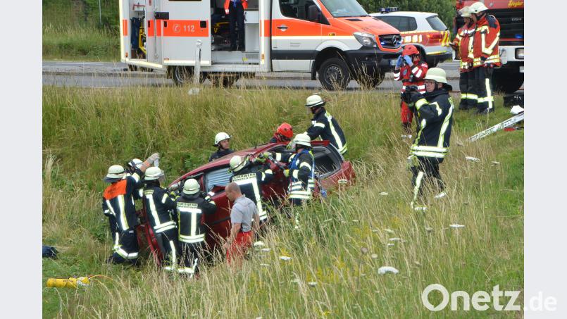 Bei einem schweren Verkehrsunfall an der Wieselriether Kreuzung wurden eine Person schwer und zwei Beteiligte mittelschwer verletzt. dob