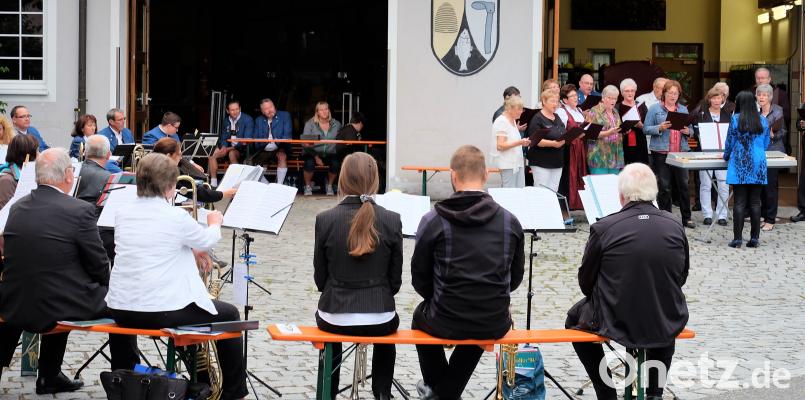 Auf gutes Zusammenspiel eingestellt sind die Etzenrichter Blaskapelle, der evangelische Posaunenchor und der Gesangverein. wlr