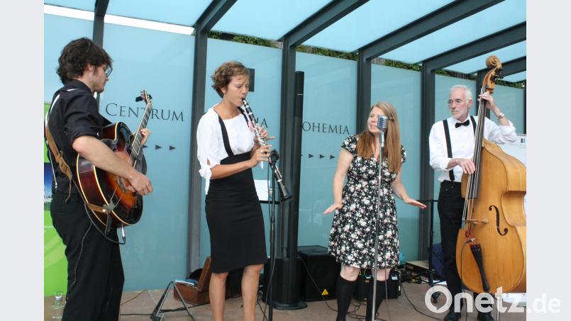 Die Band "SwingIt" aus Regensburg trug mit ihrem nimmermüden Spiel zur hervorragenden Stimmung bei. lg