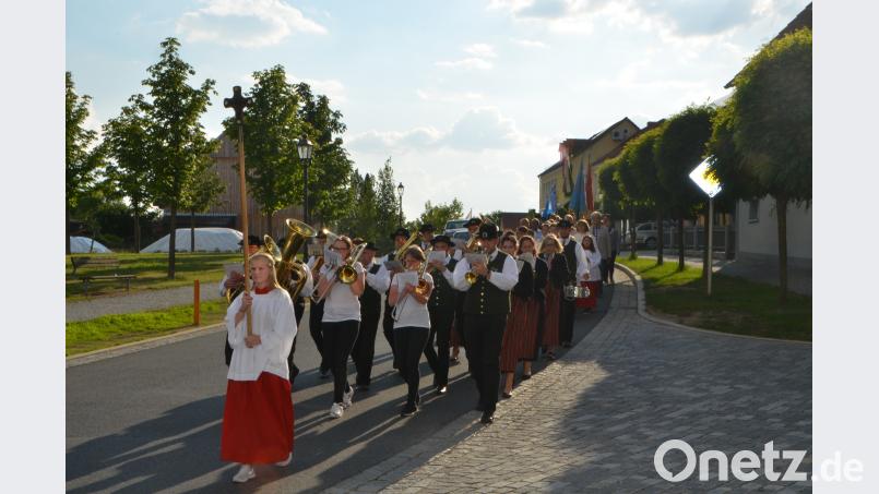 Für die Altenstädter ist das Kirchenpatrozinium ein richtiger Festtag, bei der alljährlich auch die Geselligkeit nicht zu kurz kommt dob