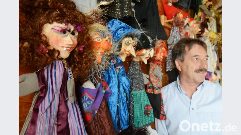 Fünf Hexen gehören inzwischen zum Fundus von "Hermanns Kasperltheater" Gabi Schönberger