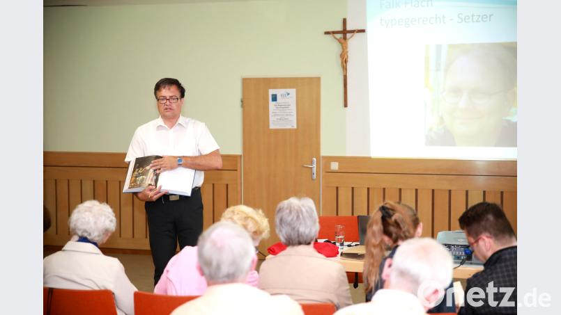 Der Bischöfliche Beauftragte für Erwachsene, Wolfgang Stöckl, bei der Buchvorstellung im Kolpinghaus in Erbendorf. Neumann, Jochen [NJN] (jochen.neumann@erbendorf.de)