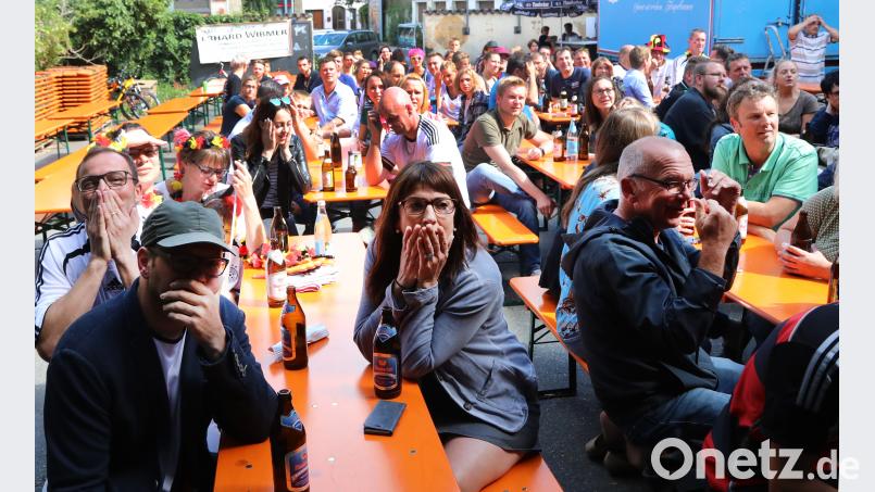Auch beim Public Viewing beim Theatro in Nabburg: Keiner der Zuschauer konnte es fassen. Bild: Götz