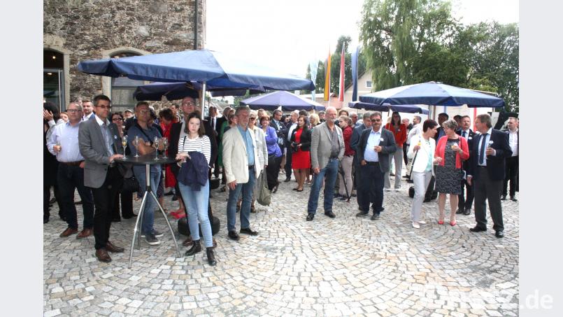 Das Centrum Bavaria Bohemia schuf ein einladendes Ambiente für die bayerisch-tschechische Begegnung beim Sommerempfang. lg