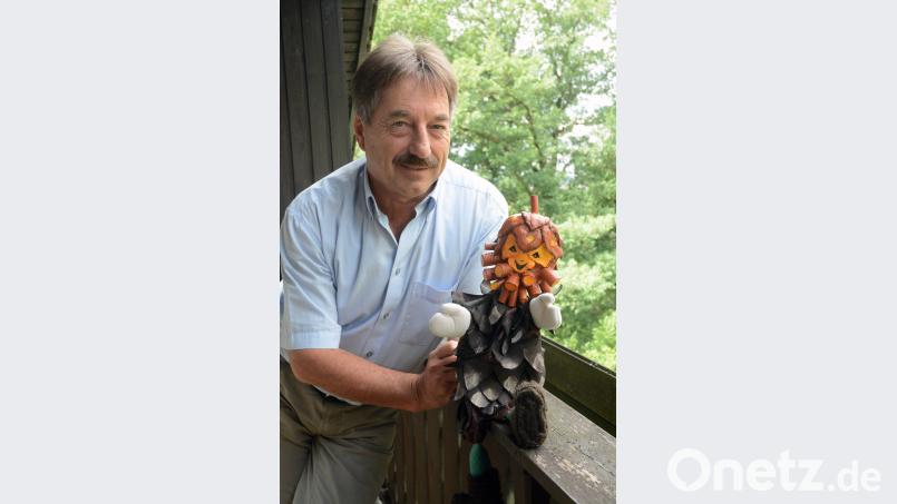 Hermann Papacek und seine neueste Figur: die Buztlkouh. Gabi Schönberger