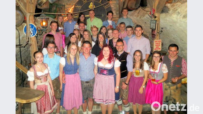 15 Kirwapaare freuen sich aufs Wochenende exb