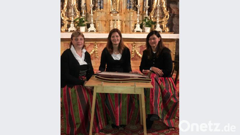 Die &quot;Schönseer Moidln&quot; sorgten für einen Hörgenuss in historisch-sakraler Umgebung der Alten Pfarrkirche. mab