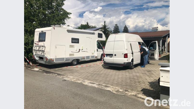 Die Polizei findet in Offenberg (Landkreis Deggendorf) zwei schwer verletzte Personen. Alexander Auer