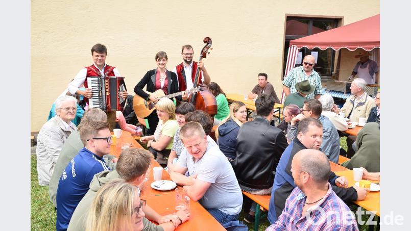 Die Wittschauer Geschwister musizieren beim &quot;Landerer Fest&quot; und verwöhnen die Gäste mit bodenständigen Weisen. fjo