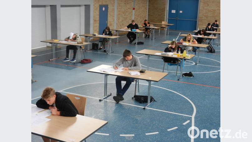 Die Schüler schreiben Prüfungen. nn