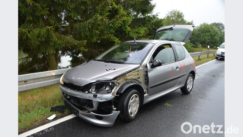 Auch der Peugeot war beschädigt. Dobmayer