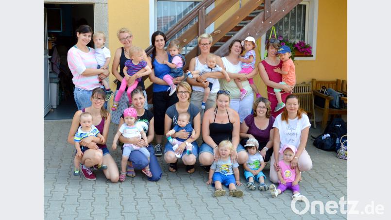 Auf dem Ferienhof Schinner in Wetzldorf konnte die Eltern-Kind-Gruppe "Marienkäfer" mit Leiterin Andrea Huber (hintere Reihe zweite von links) einen entspannten Vormittag erleben. njn