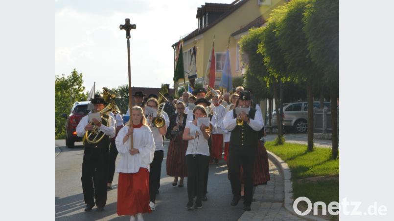 Für die Altenstädter ist das Kirchenpatrozinium ein richtiger Festtag, bei der alljährlich auch die Geselligkeit nicht zu kurz kommt dob