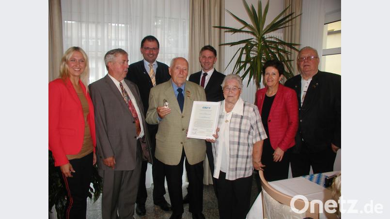 Bürgerpreisauszeichnung von links:  
Dr. Silke Launert, Siegbert Schöler, Martin Schöffel, Rudolf Kiesewetter, Hans-Peter Reichenberger, Gerlinde Kiesewetter, Gudrun Brendel-Fischer, Helmut Hempel gis