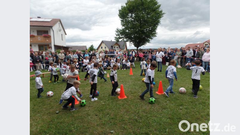 „Football is coming home“ heißt es beim etwas turbulenten Fußballspiel der Jungs in der „Sankt Michael-Arena“ br