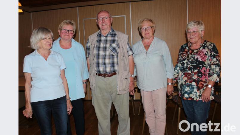 Der neue VdK-Vorstand um Josef Friedrich (von rechts): Sieglinde Polster, Ursula Speckner, Josef Friedrich, Renate Weber und Helga Linhardt. cs