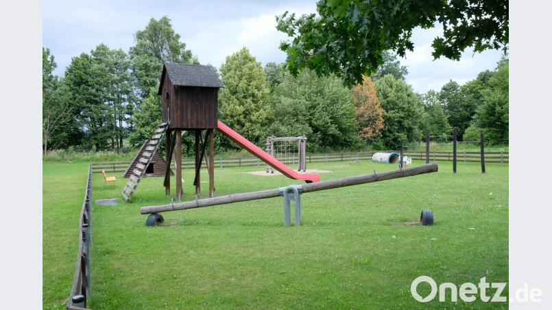 Der Pflegezustand des Tremmersdorfer Spielplatzes ist optimal. Dafür sorgen viele Idealisten. Nun erhält das Spielgelände eine Geräte-Bereicherung. Der Gemeinderat beschloss auf Vorschlag von 2. Bürgermeister Roland Hörl den Kauf eines Spielturmes mit 4,60 Meter Höhe.  
Bild: do do