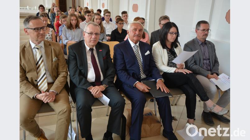 Zahlreiche geladene Gäste wohnten der Zertifikatsverleihung teil jr