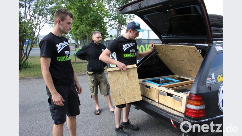 Viel Stauraum unter der Platte. mic