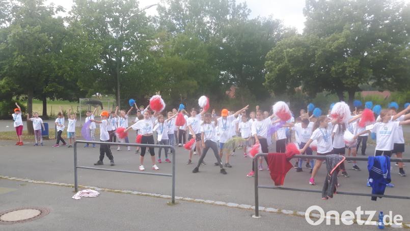 Die Abteilung &quot;Fanclub&quot; überlegte sich bei der Aktion &quot;Ball-Helden&quot; Choreografien zur Anfeuerung. mad