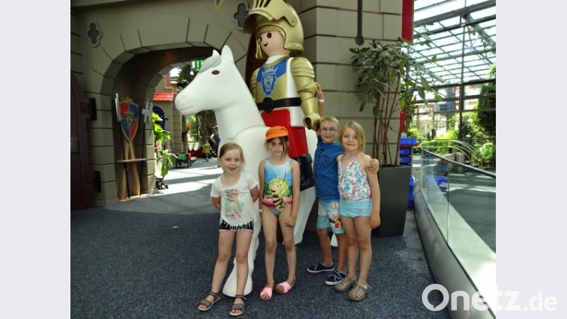 Riesengroß ist der Playmobil-Ritter, der als Spielzeug beim ein oder anderen Vorschulkind zu Hause im Kinderzimmer steht. hl