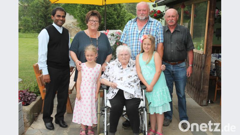 Frieda Wittmann genießt die Feier zu ihrem 90. Geburtstag. pi