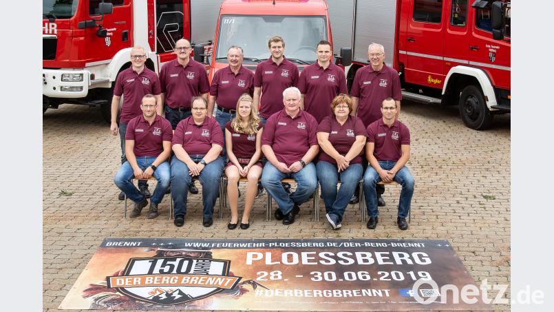 Der Festausschuss mit ihrem Cheforganisator Reinald Roderer (vorne, Dritter von rechts) hat ein Fest auf die Beine gestellt, das für alle Altersgruppen etwas bietet. flt
