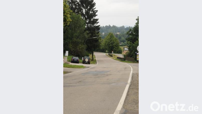 Beim Ausbau der Waidhauser Straße arbeiten das Staatliche Bauamt Amberg-Sulzbach und der Markt Eslarn durch eine gemeinsame Ausschreibung für Straßenbau, Mischwasserkanal und Wasserleitung eng zusammen. Beyerlein, Walter [BEY] [BEY] (W.BEYERLEIN@T-ONLINE.DE)