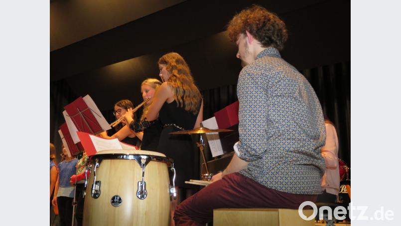 Livemusik begleitete den Unterstufenchor. ubb