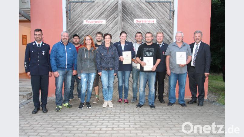 Christian Maurer und Ringo Haase (von links) stehen an der Spitze der Aktiven der Feuerwehr Neuenhammer. pi