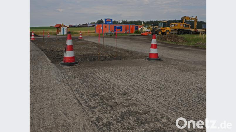 Die Kosten von rund 40 000 Euro für die Fahrbahntreiler in die Einmündungen der TIR 1 teilen sich der Freistaat und der Landkreis. tr