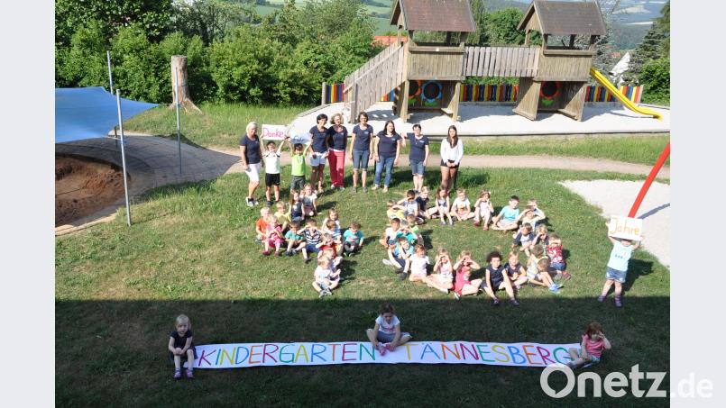 Doreen Landgraf, Martina Lebesmühlbacher, Marga Frey-Käsbauer (bereits 35 Jahre im Kindergarten tätig), Christine Götz, Katrin Hartl, Leiterin Manuela Hinkel und Praktikantin Leonie Barth (von links) sorgen dafür, dass sich alle Kinder wohl fühlen. es