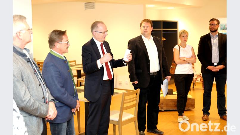 Ausstellungseröffnung: Auf dem Bild (von links) zweiter Bürgermeister Johannes Reger, Bürgermeister Hans Donko, Johannes Magin von der katholischen Jugendfürsorge und Bezirksheimatpfleger Tobias Appl. njn