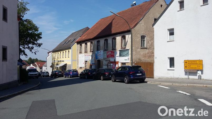 Mit der Initiative "Innen statt Außen" werden Modernisierung, Instandsetzung und Abbruch leerstehender oder vom Leerstand bedrohter Gebäude innerorts gefördert. Der Gemeinderat stimmt einer Beteiligung zu, auch wenn dann für viele Jahre keine Neubaugebiete mehr entstehen können. fla