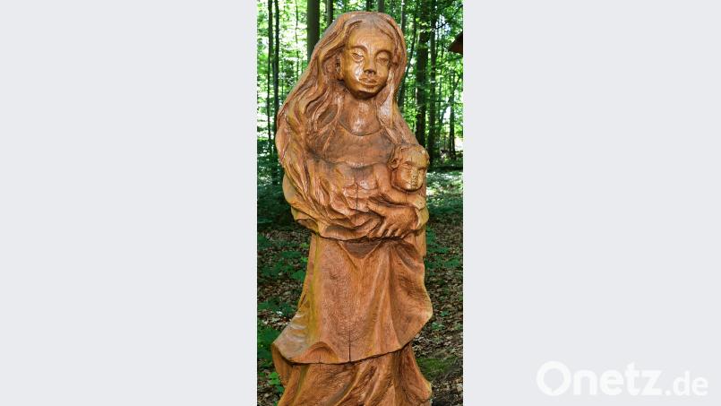Auch diese Madonna, die das Jesuskind im Arm wiegt, stammt von Karl-Heinz Stoiber. Petra Hartl