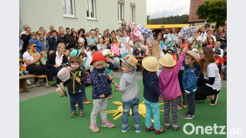 Auf Wanderschaft begeben sich die Krippenkinder. bey