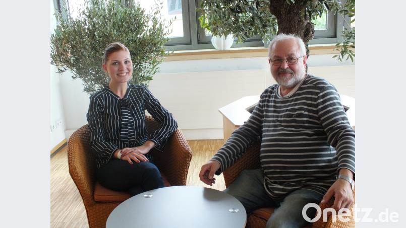 Leonie Flachsmann (links) leitet künftig die Stadtbibliothek. exb