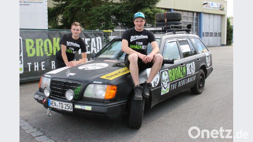 Markus Mädl und Lukas Schiller sind bereit für die Ralley. mic